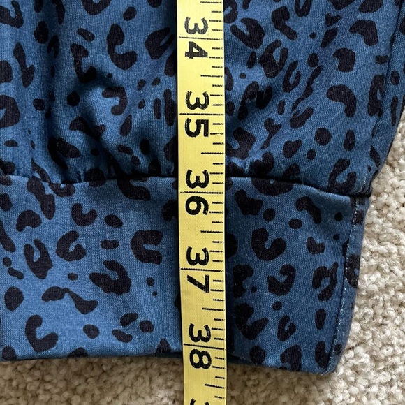 Jogger pant in a blue leopard print - Picture 4 of 4